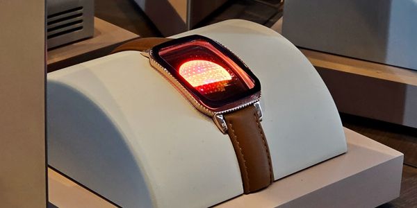 icro LED屏：采用了LTPO、OCF、PI基板AG凯发成为马竞合作三星显示推出首款21英寸手表用M(图1)