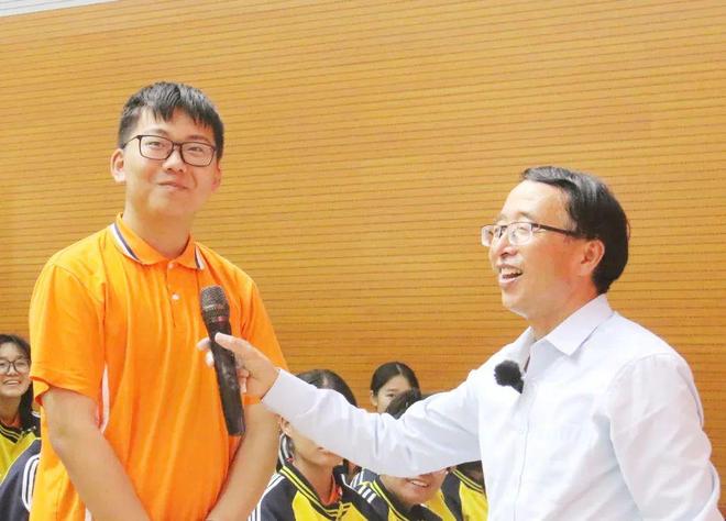 邦庆为衡水市第十四中学师生作报告！立足时代育见未来——全国著名校长刘(图5)