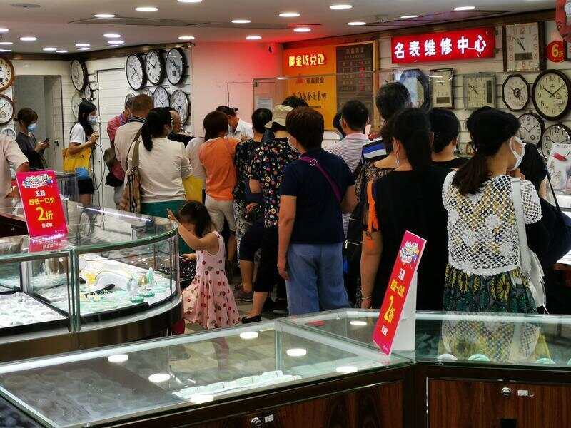 “劳”永逸了？｜热财经劳力士暴跌为何不能